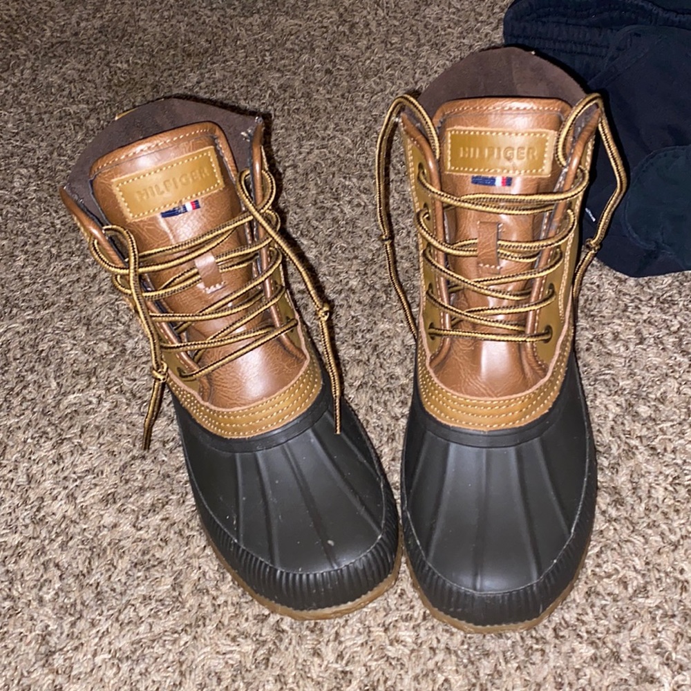 Tommy Hilfiger winter boots.